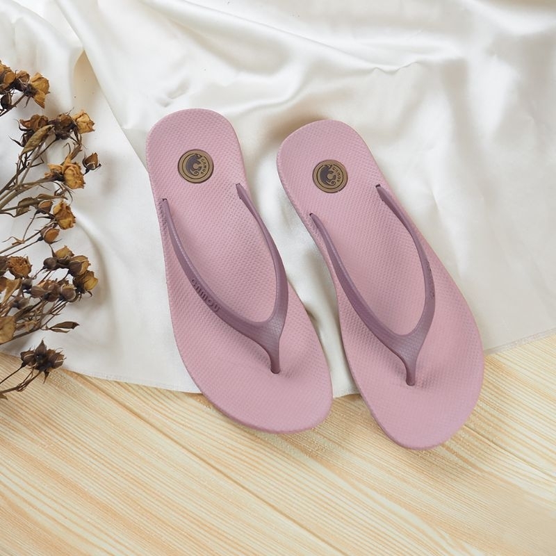 Chelsea Sakura Sandal Wanita Dari bahan perpaduan karet dan plastik