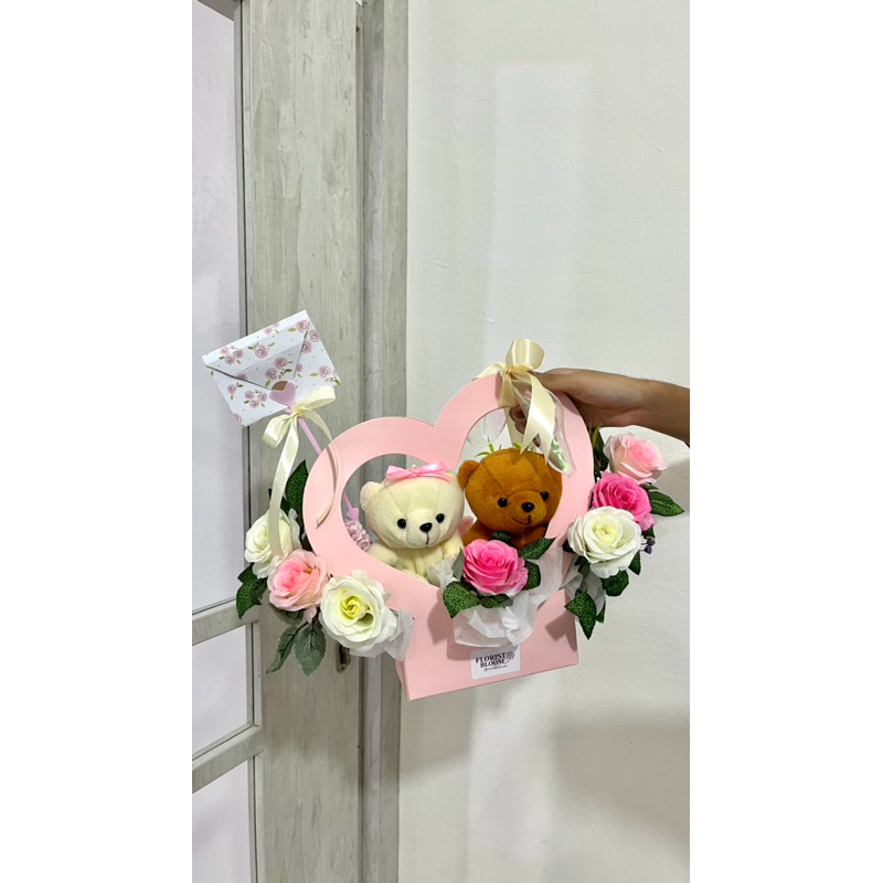 

Two Bear Flower Box + Packing Kardus | Buket Beruang | Kado Untuk Cewek | Hadiah Valentine | Buket Murah | Buket Pekanbaru | Boneka Beruang | Bunga Beruang