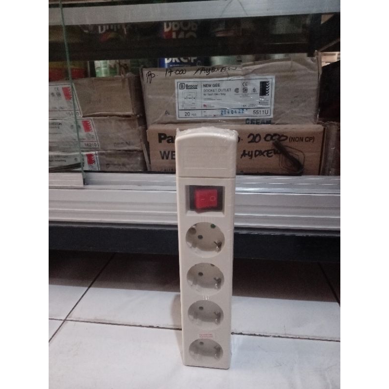 STOP KONTAK UTICON  LOBANG 3+SAKLAR ON OFF-STOP KONTAK UTICON  LOBANG 4+SAKLAR ON OFF