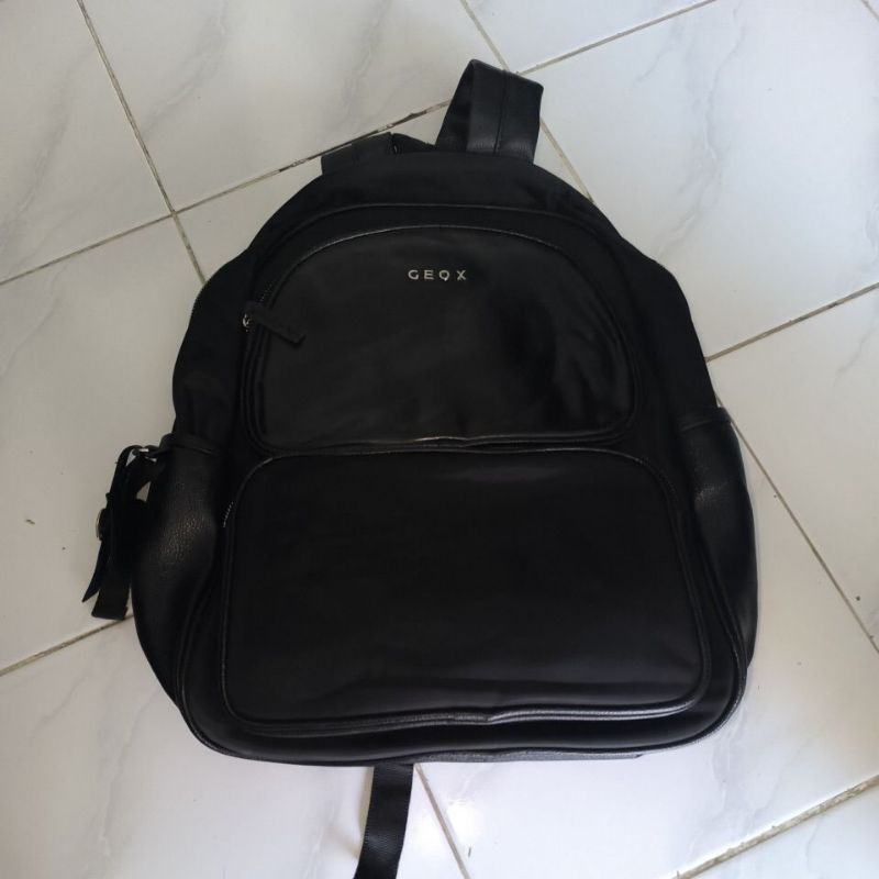 Tas Ransel merk GEOX warna Hitam.