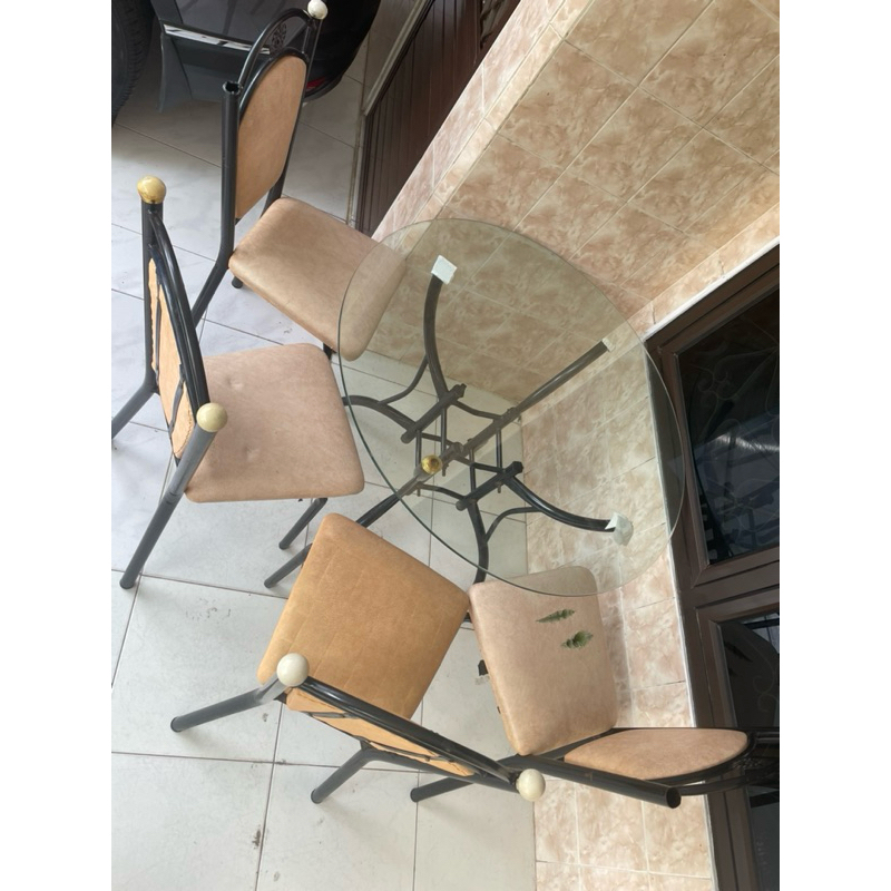 Preloved Meja Makan Bulat Kaca D=1M + 4 Kursi