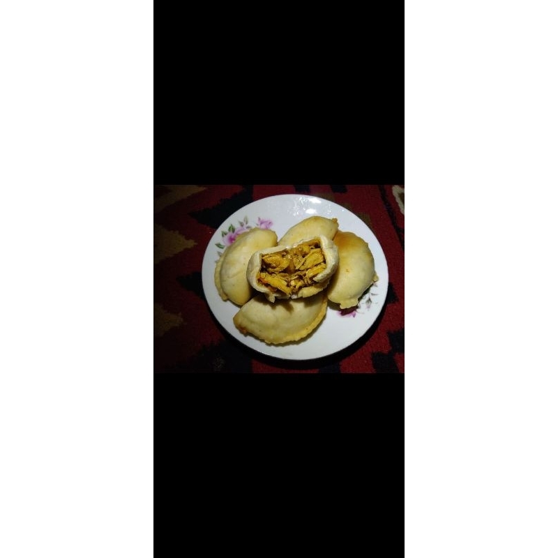 

cireng isi ayam pedas gurih (Frozen food)