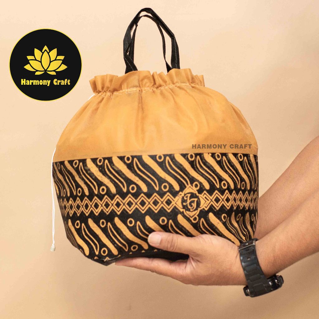 

GOODIE BAG / TAS HAJATAN SERUT BATIK KOTAK NASI 22 CM ISI 12 PCS READY STOK