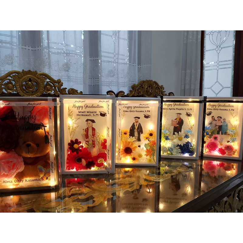 

flower box gift wisuda