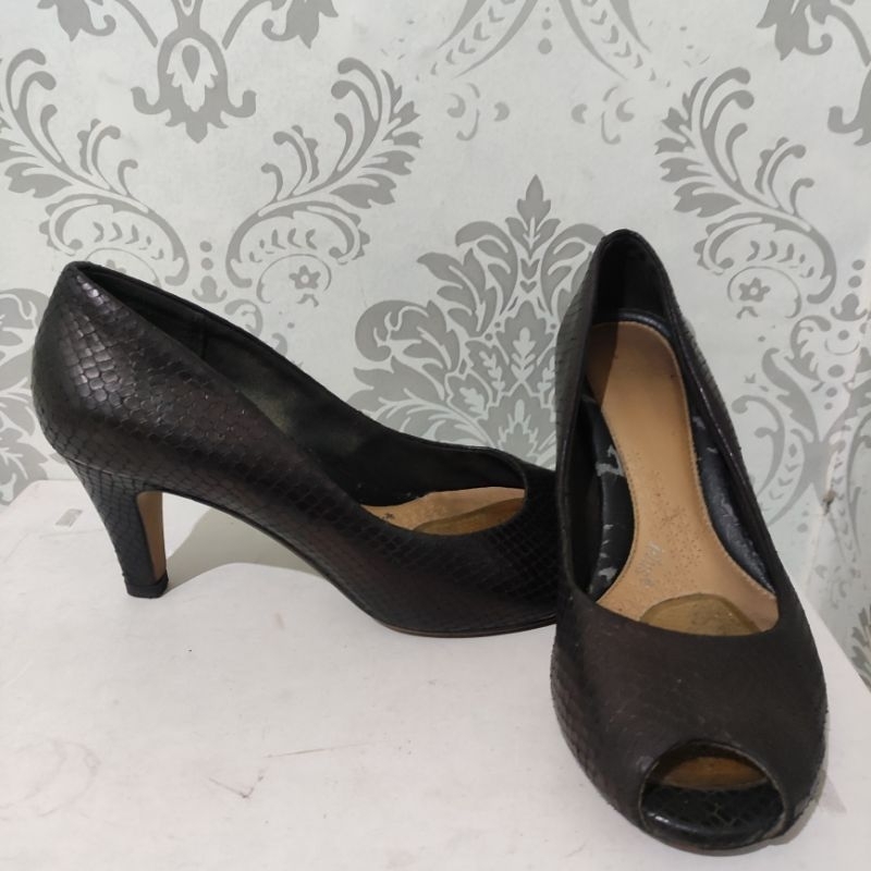 sepatu heels Clarks size 37 preloved