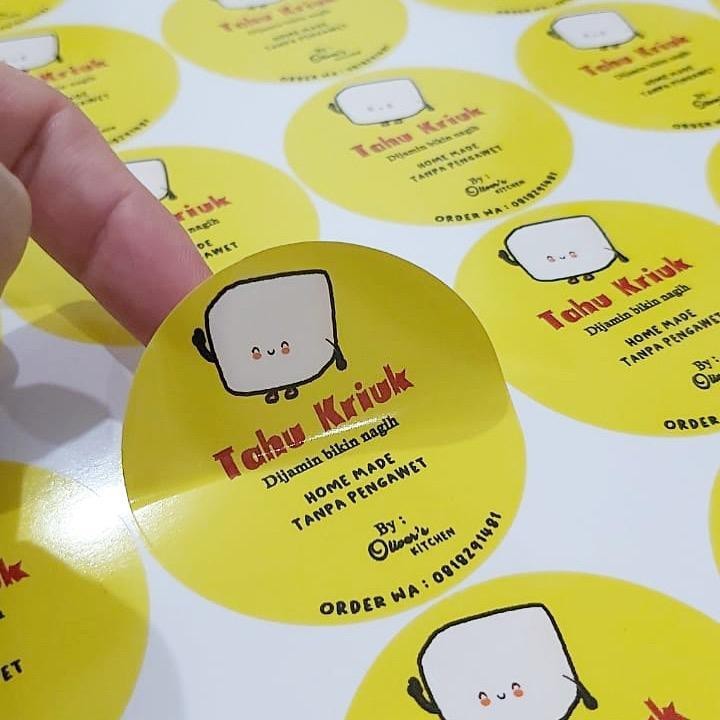 

sticker logo bulat vinyl anti air anti robek custom design dan ukuran branding stiker bisnis umkm