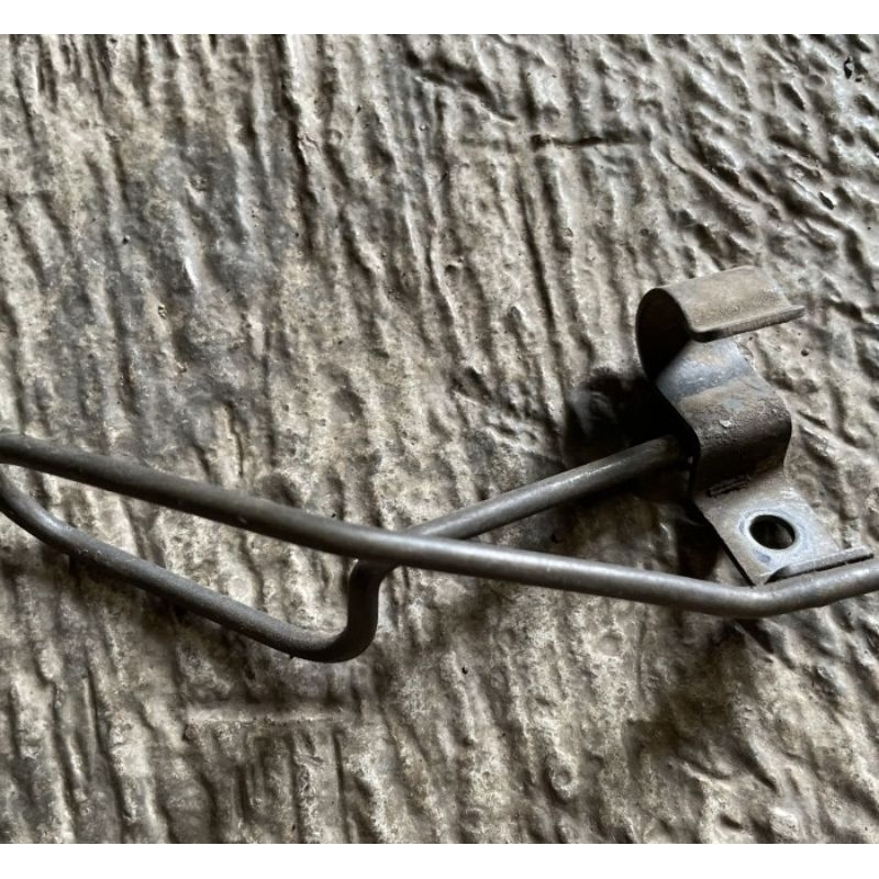 Breket selang rem mio sporty depan atas ORI