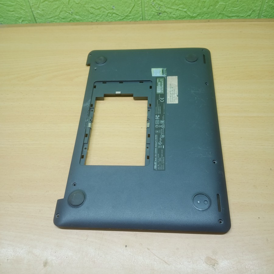 Casing bawah Notebook Asus E203NAH Original eks unit. Second layak pakai.