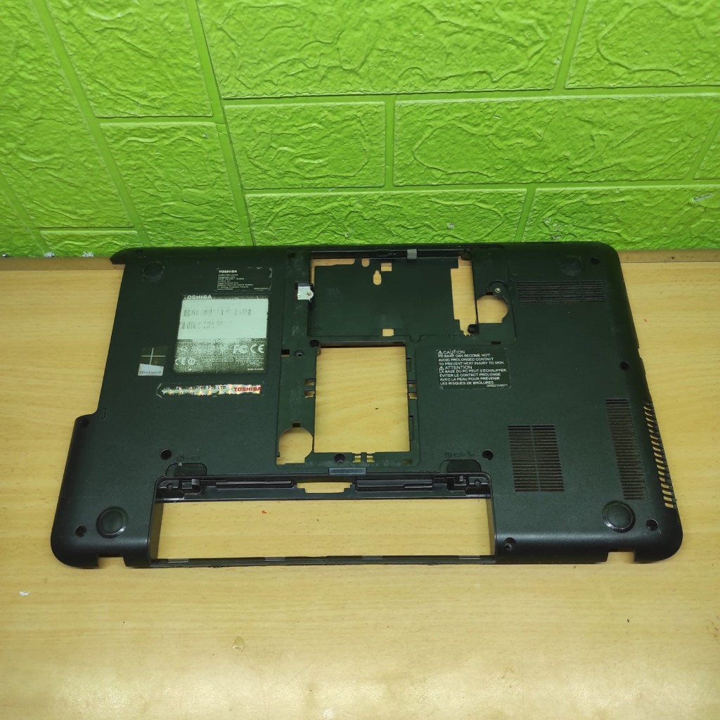Casing Bawah Bottom Case Laptop Toshiba Satellite C850
