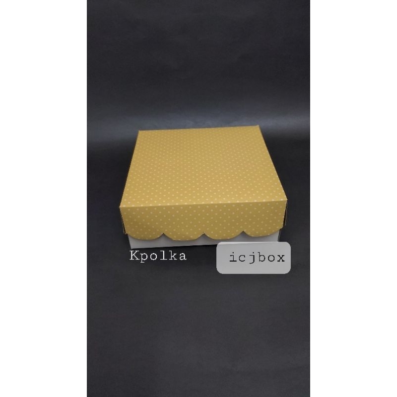 

Dus nasi/dus kue,dus serba guna warna terang ukuran 20x20x8 cm