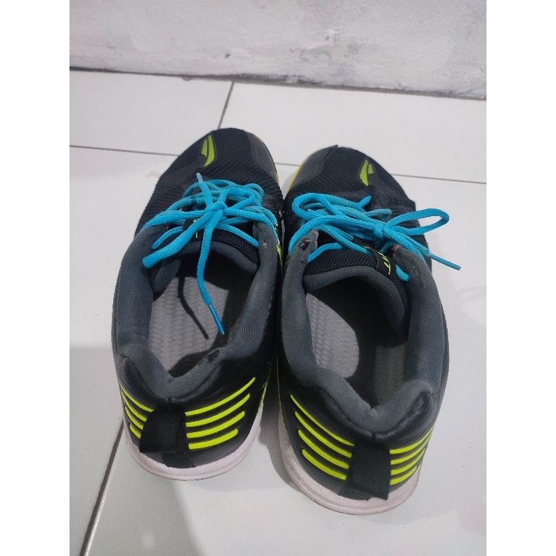 sepatu badminton Lining ranger IV td size 44 bekas