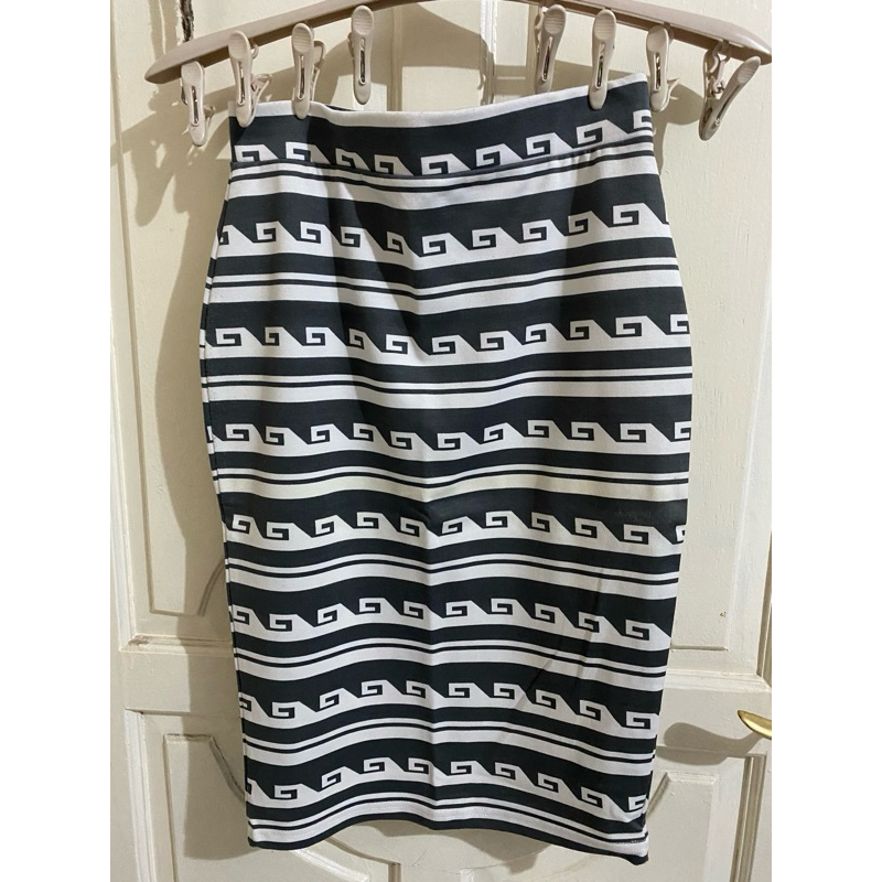 Preloved cotton on midi skirt