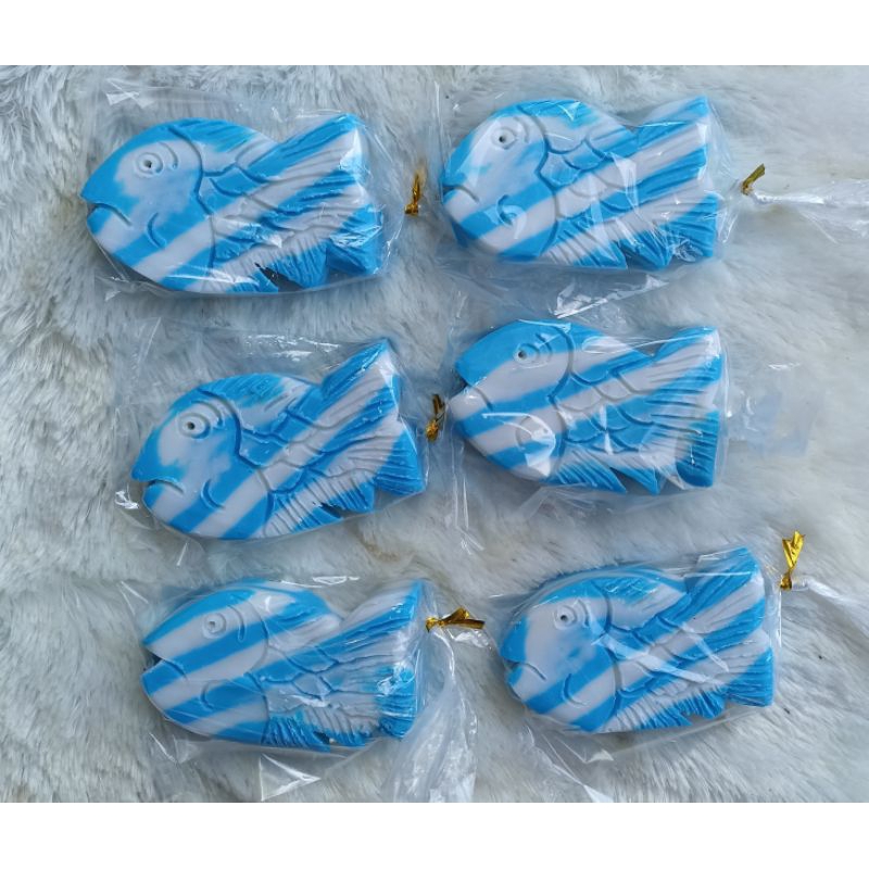 ukiran sabun bentuk ikan rainbow blue