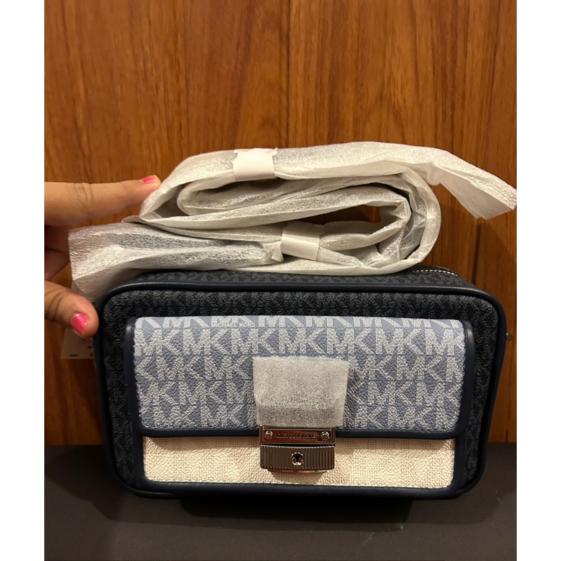Original Termurah New Ready MK Bradshaw Pocket Camera Crossbody Bag Signature Navy