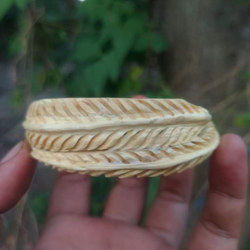 Gelang akar Bahar putih full ukir daun unik size sedang, Gelang akar Bahar hitam,Gelang akar Bahar m