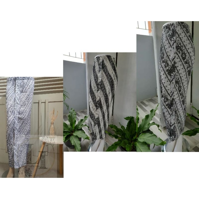 Rok Jarik Plisket Wiru Wiron Latar Putih Random