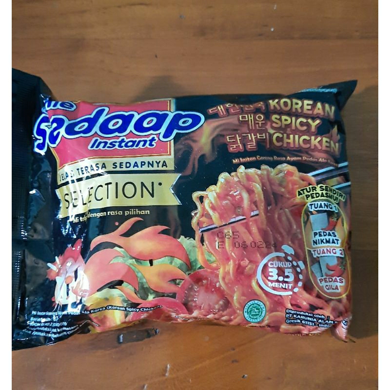 

Mie sedaap instant Selection Korean Spicy Chicken pedas gila