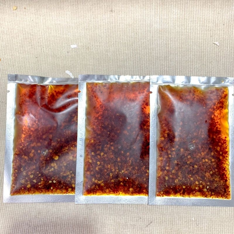 

Chili Oil/Minyak Cabai 30 gr ( Harga Untuk 1 Sachet )