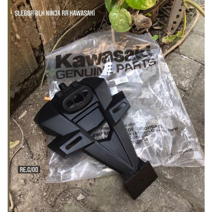 SLEBOR BELAKANG NINJA RR NEW ORIGINAL KAWASAKI SLEBOR BELAKANG SLEBOR BLK