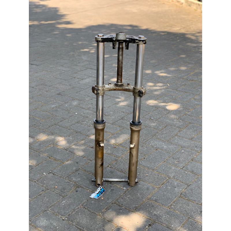 skok ninja rr original gold  sudah pnp ninja shock ninja rr original sudah pnp sudah ada dudukan rai