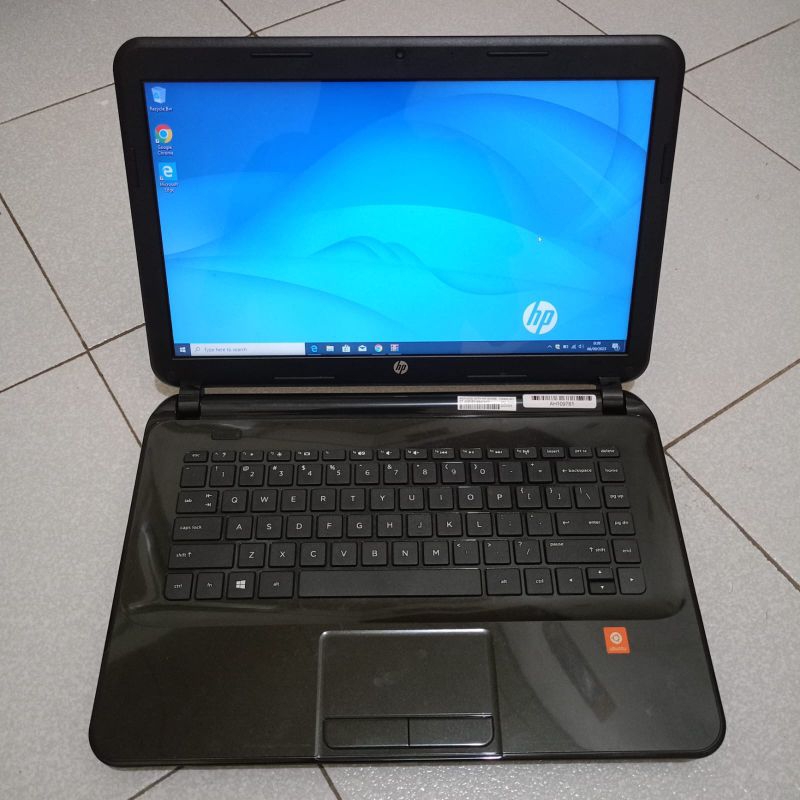Dijual Laptop Merek Hp 14-d010AU,Window 10 + Office AMD E1-2100 Ram4gb