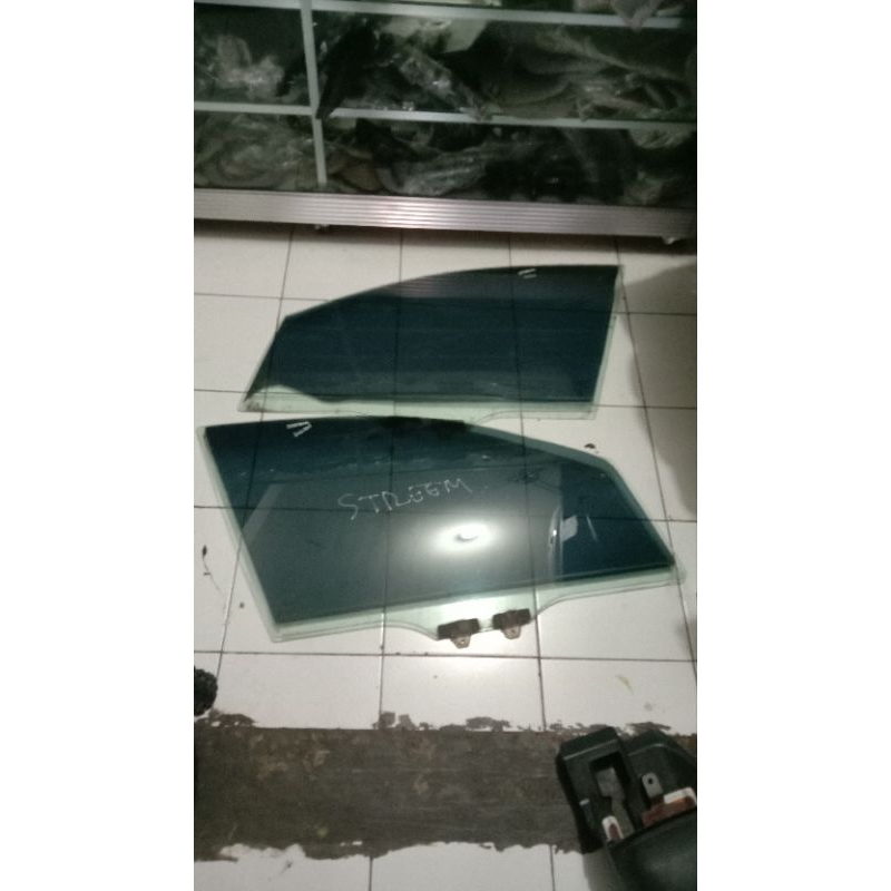 kaca pintu Honda stream depan