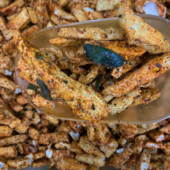 

Basreng Pedas Daun Jeruk | Baso Goreng Stik 250 gr | Cemilan Pedas