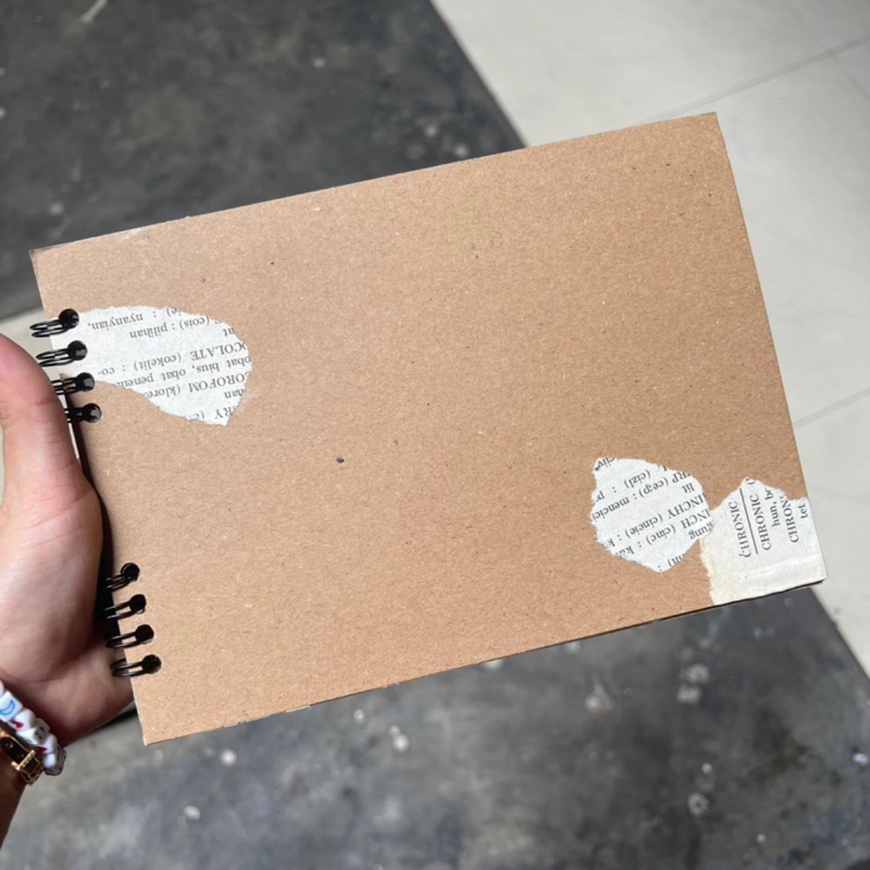 

scrapbook scrap motif book mini album murah kraft aestetic brown tugas sekolah task home work vintage theme tema album kreasi cokelat scrap book