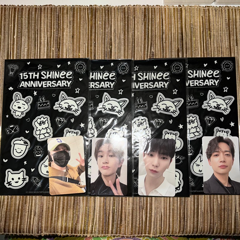 

SHINEE STICKER GLOW IN THE DARK