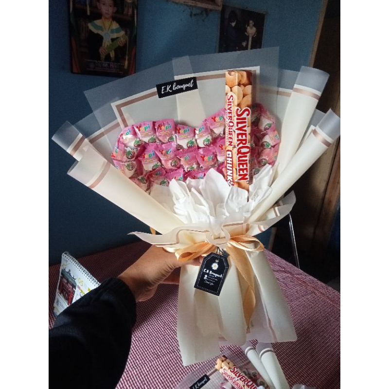 

buket anivarsarry yupi+coklat/gift