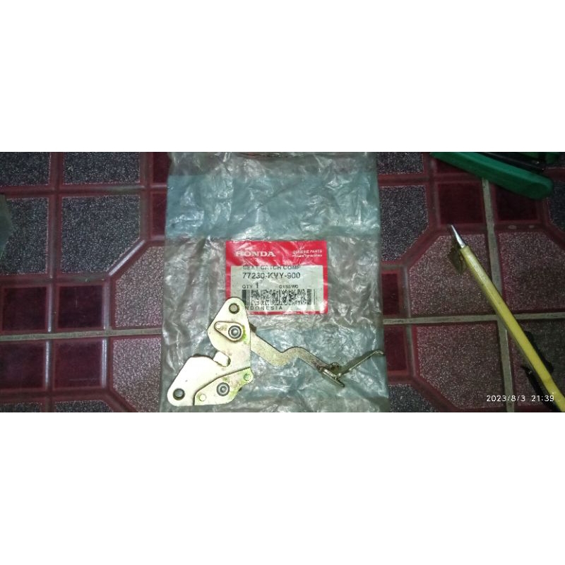 seat catch comp kunci jok beat karbu KVY original ahm