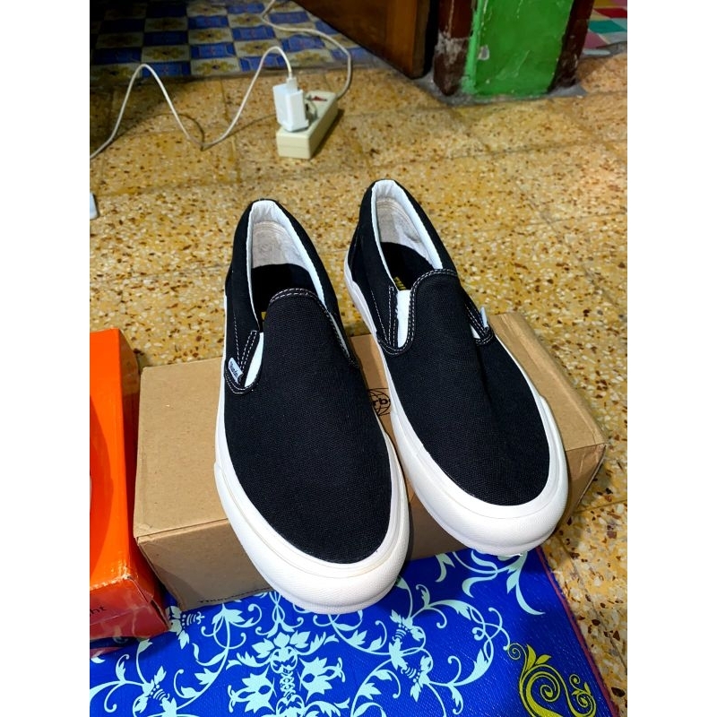 Sepatu Thunderbear Slip On