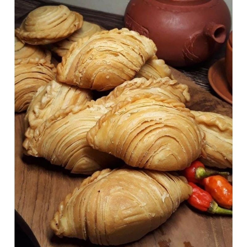 

Karipap / Currypuff Besar isi 8