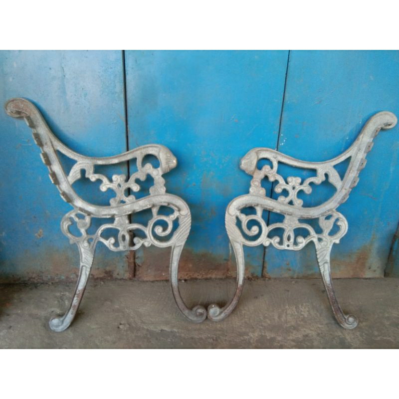 rangka kaki kursi taman model lion/singa // besi cor 1set kanan dan kiri