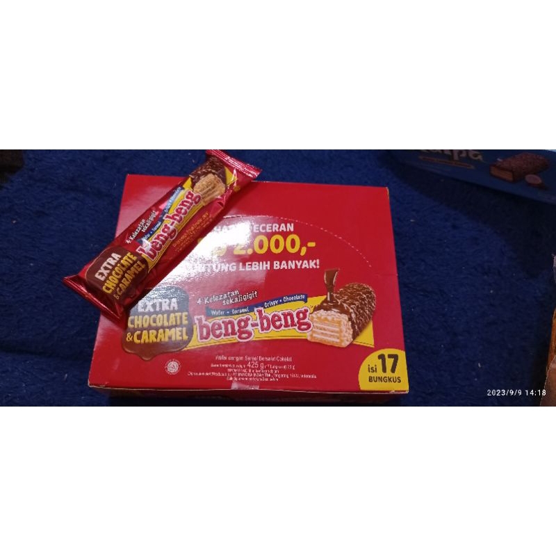 

1BOX BENG-BENG WAFER CARAMEL CRISPY COKLAT ISI 17PCS