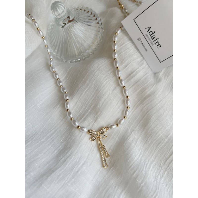 kalung mutiara bulat liontin pita gold K13