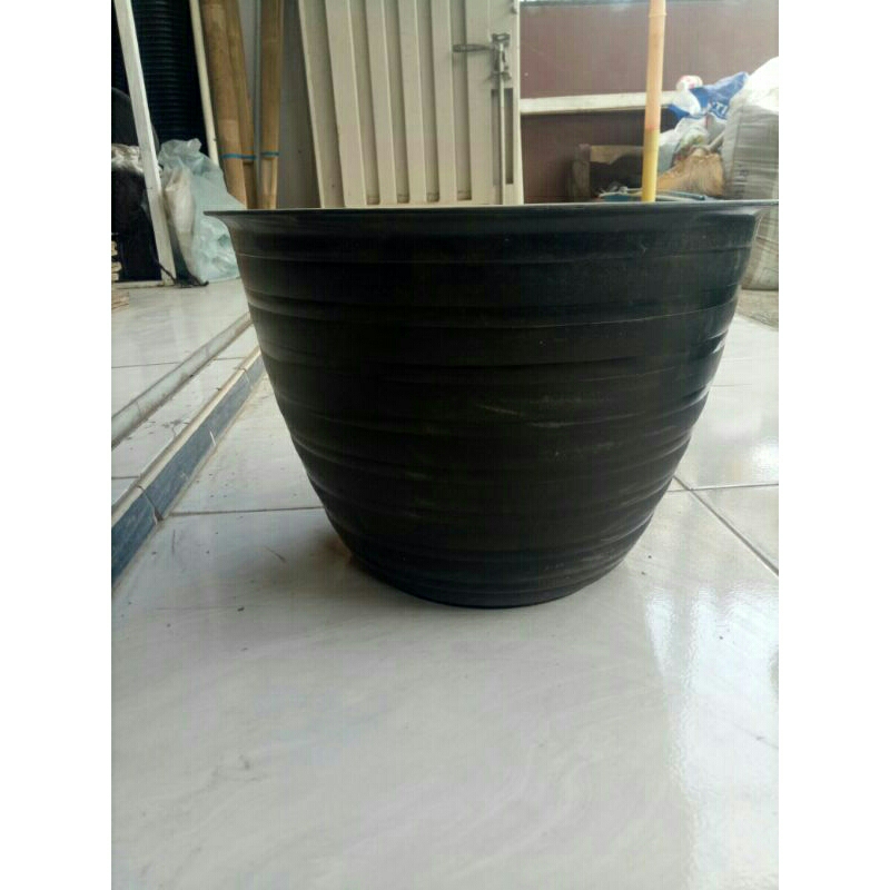 Pot Hitam ukuran 30