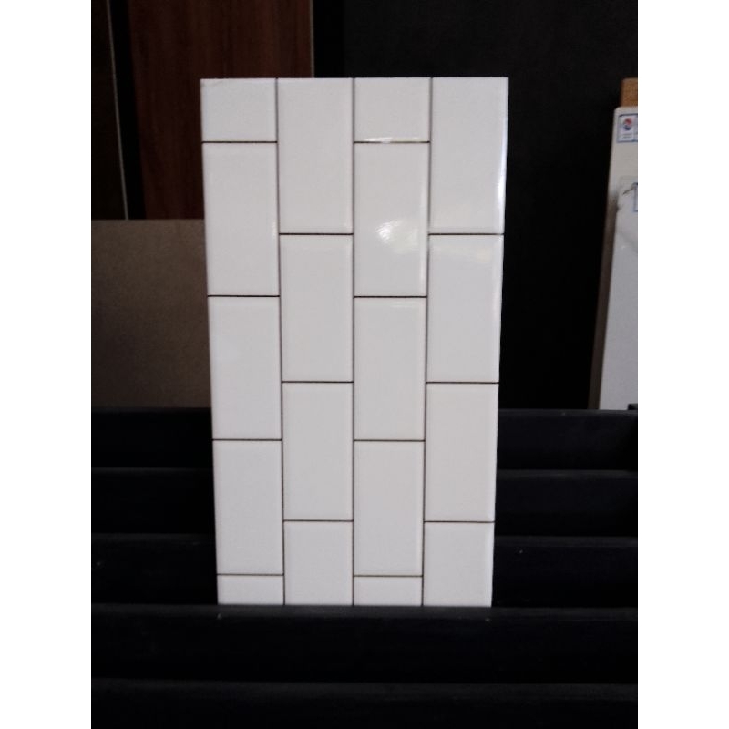 keramik dinding 25x50 uno interlaken white