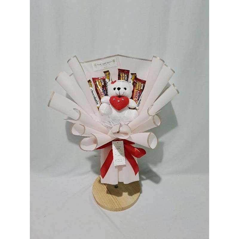 

Buket Wisuda/ Bouquet Snack Boneka/ Buket Bengbeng Boneka/ Buket Graduation