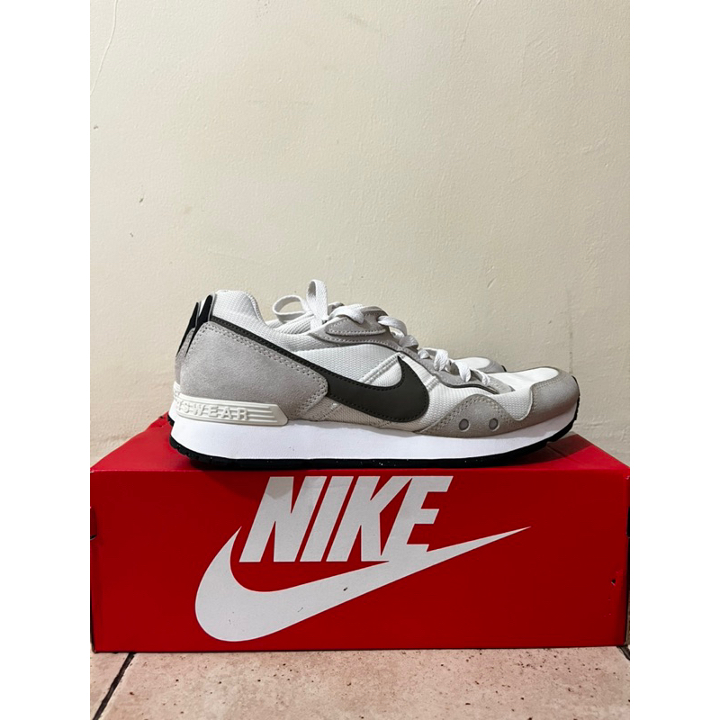 Nike Venture Runner BNIB, NO MINUS