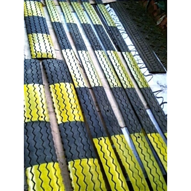 Rubber Speed Bump Polisi Tidur Karet Ban 300 x 13 x 3