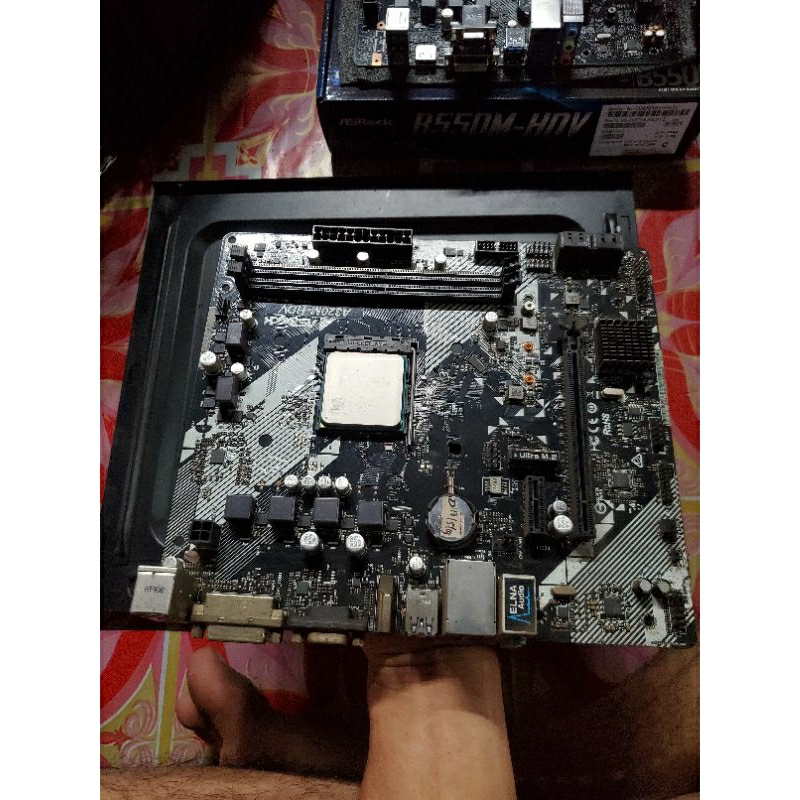 MOBO ASROCK A320M-HDV dan PROSESSOR AMD RYZEN 5 2400G SECOND