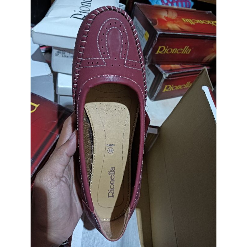 Rionella warna merah size 38