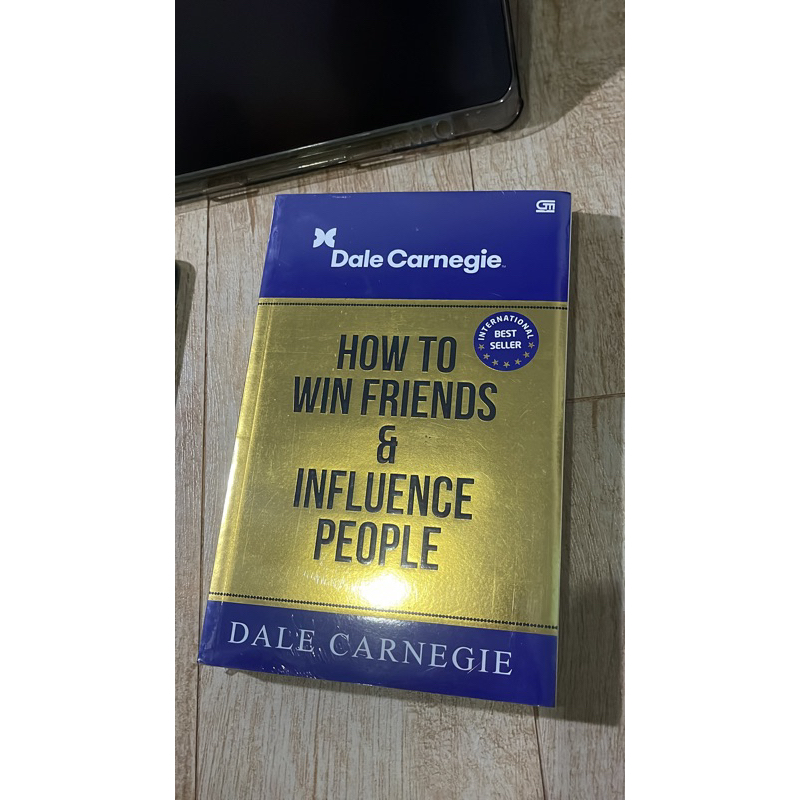 Preloved How To Win Friends and Influence Pe0ple