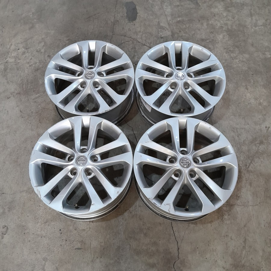 velg mobil bekas NISSAN JUKE r17 pcd 5x114,3 buat serena x trail inova