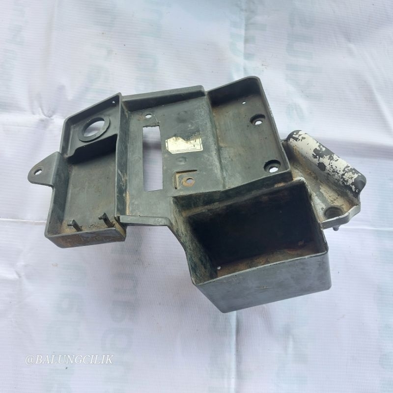 COVER UPPER BOX AKI SATRIA 2TAK ORIGINAL