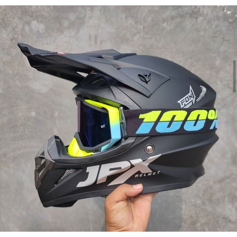 HELM JPX CROSS SOLID BLACK DOFF