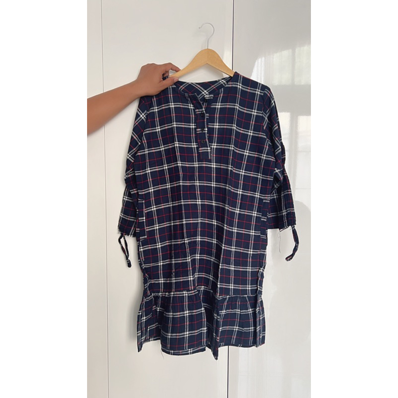 Preloved kemeja tunik kotak-kotak wanita