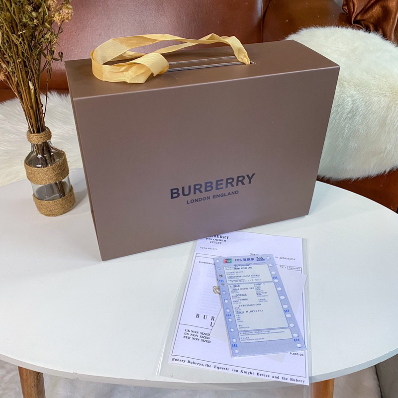 

Box Magnet Burberry Coklat Kotak Tas Branded Lipat