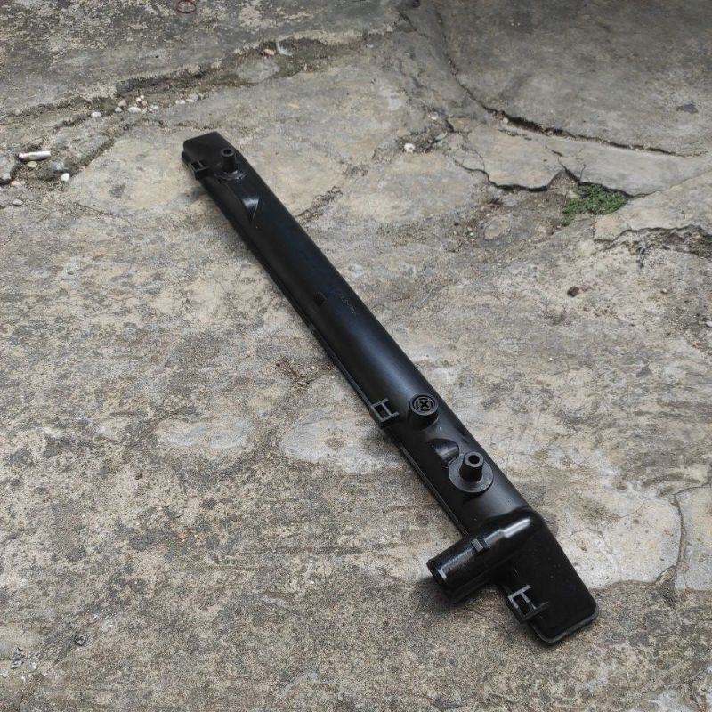 LOWER TANK RADIATOR FORD EVEREST/COVER RADIATOR FORD EVEREST/FORD RANGER